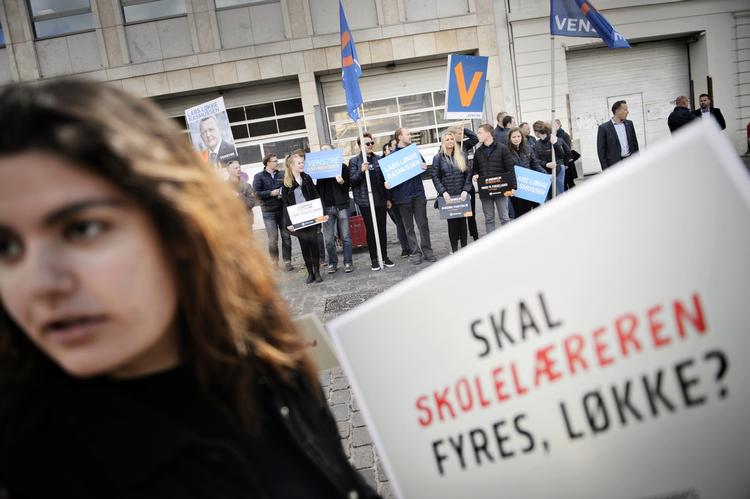 Brev. Socialdemokraterne skyder i et nyt brev til 1,5 millioner husstande på Venstres nulvækstpolitik. Det kan flytte få tvivlere, siger forsker. 