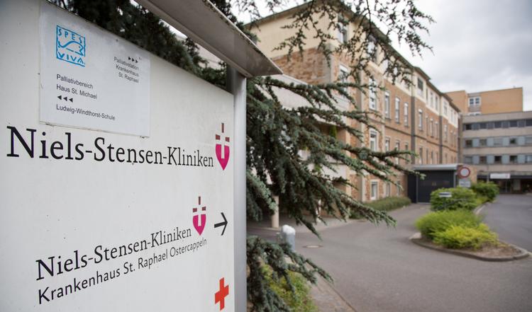 Dødsfald. En mand har mistet livet på et det tyske hospital Niels-Stensen efter at være blevet smittet med mers. 