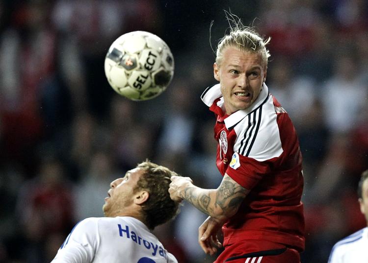 Kampklar. Gennem denne uge har der  været tvivl om Simon Kjærs deltagelse i topkampen mellem Lille og Paris Saint-Germain i morgen, da han havde pådraget sig en lårskade. - Foto: 