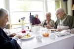 Ældrevelfærd. På Virklund Plejecenter får beboerne hver dag hjemmelavet mad fra plejecentrets køkken. Og det betyder meget, for vores verden er jo ikke ret stor«, siger 68-årige Kirsten Hesel. 