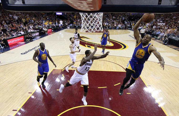 flyvende. Andre Iguodala scorede 25 point i den sjette finalekamp mod Cleveland Cavaliers. 