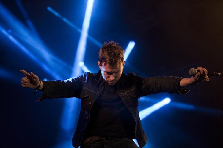 Genkomst. Damon Albarn, der sidste år optrådte solo og som del af en større world-konstellation er i år tilbage på Roskilde Festival med det stjernespækkede Africa Express. En koncert, som flere af festivalens bookere fremhæver som et scoop. (Arkivfoto) 