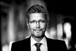 Aktier. Københavns overborgmester Frank Jensen (S) udstedte i maj et forbud for kommunens ansatte mod at flyve med Ryanair i embeds medfør. Nu er det imidlertid kommet frem, at Københavns Kommune selv har aktier i flyselskabet, der kategorisk nægter at indgå danske overenskomster. 