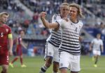 Foregangsmand. Jannik Vestergaard udlignede - og så fik han Yussuf Poulsen på nakken. 