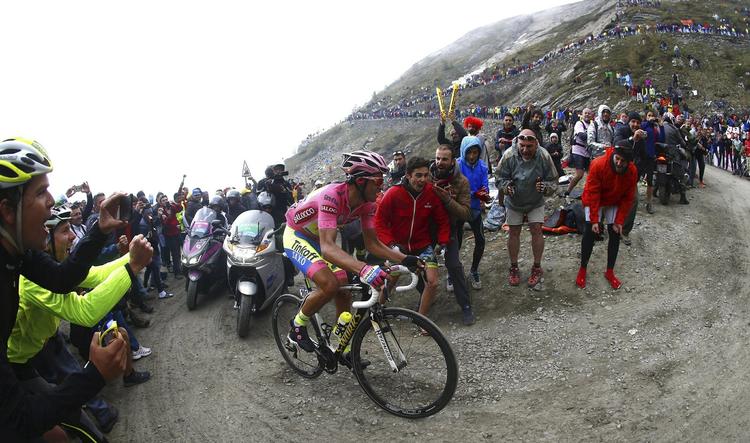 Forberedelse. Alberto Contador og resten af feltet møder alvorlige bjerg på 3. etape. 