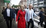 Valgdag. Statsministeren stemte i dag med sin mand Stephen Kinnock. Siden i går er en falsk artikel floreret på de sociale medier om, at skatteborgerne skulle have betalt en privat rejse for Stephen Kinnock. 