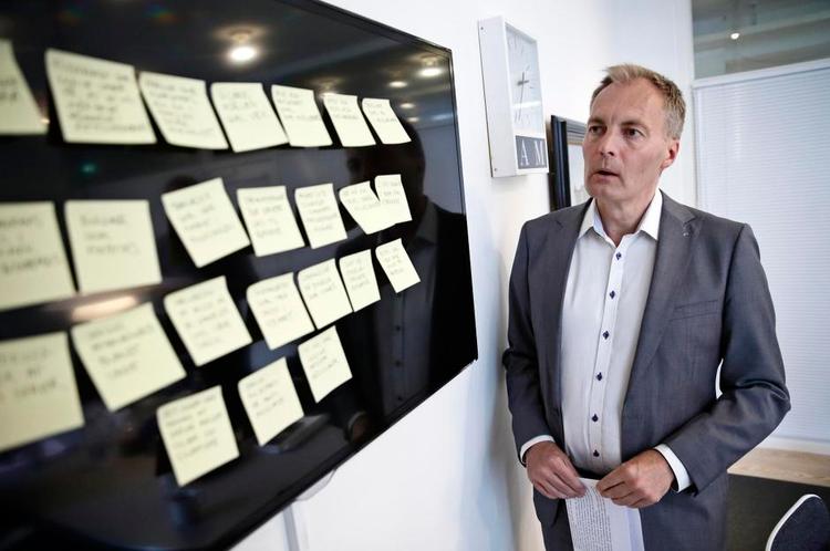 skrottet. Næstformand Peter Skaarup fjerner 10 af 24 gule sedler med kontroversielle DF-meldinger siden 1997. 