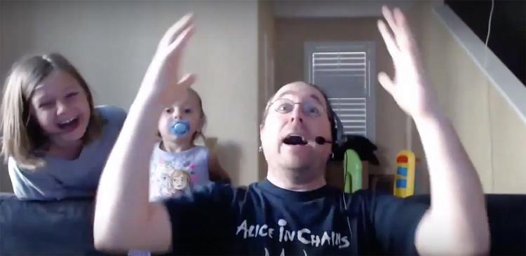 HURRAAAA. Spilnørder i alle aldre og af alle slags indgik i et internationalt jubelkor, da det blev annonceret, at Final Fantasy VII får en remake (Foto: YouTube/Screenshot) 