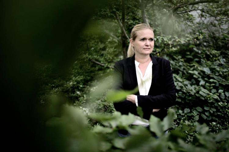 sælg! Sælg ud af de fossile aktier - eller sørg for, at dit ejerskab vitterligt betyder, at firmaet bliver mere grønt, siger WWF Verdensnaturfondens generalsekretær, Gitte Seeberg. 