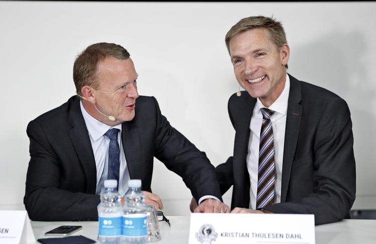 Lars Løkke Rasmussen og Kristian Thulesen Dahl havde plads til grin i går i Publicistklubbeen, men i dag er det alvor, når der skal forhandles om en ny regering. 