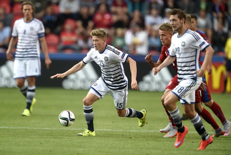 Rutine. Talent er der masser af på det danske U21-landshold, mener Nicolaj Thomsen, der til gengæld godt kan savne den rutine, han har omkring sig i Superligaen. 