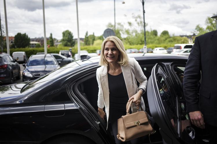 Slut. Thorning støtter Mette Frederiksen som ny formand. 