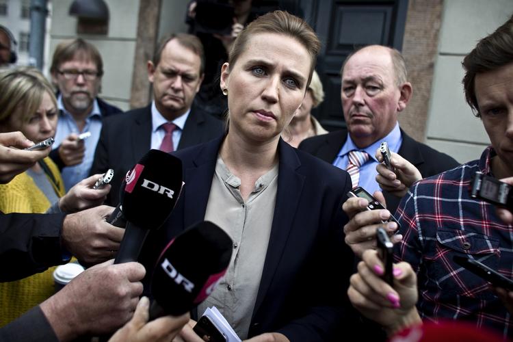 Akut. Arbejdsmarkedets parter mødes hos Mette Frederiksen for at aftale akutpakke til ledige, der risikerer at miste deres dagpenge. 