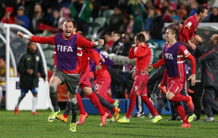Verdensmestre. Den er hjemme. De serbiske spillere jubler efter sejren over Brasilien i VM-finalen for U20-hold. 