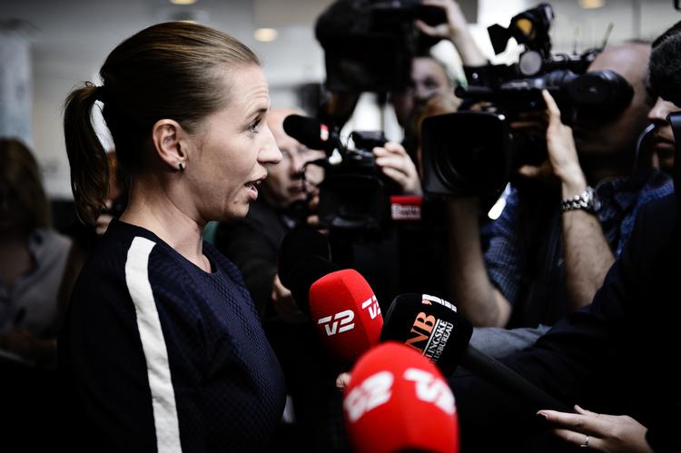 Som formand for Socialdemokraterne får Mette Frederiksen både hænderne fulde som oppositionsleder, men også med at styre sit eget parti. 