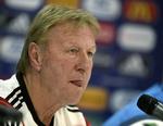 Balance. Horst Hrubesch holder tungen lige i munden, når han anerkender sit et holds favoritværdighed og samtidig udtrykkey respekt for det danske. 