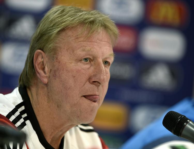 Balance. Horst Hrubesch holder tungen lige i munden, når han anerkender sit et holds favoritværdighed og samtidig udtrykkey respekt for det danske. 