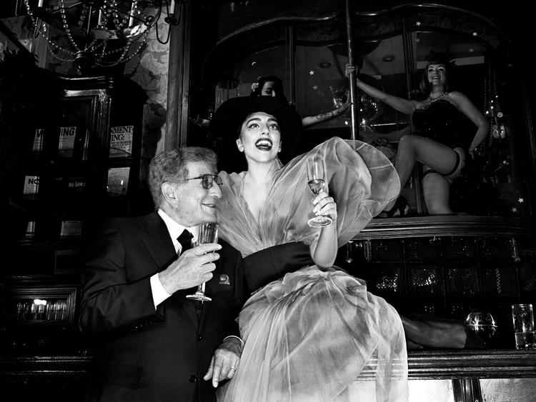 Tivoli. Gaga og Bennet har udgivet et fællesalbum med jazzstandarder. Nu kommer de og spiller dem i Danmark. 