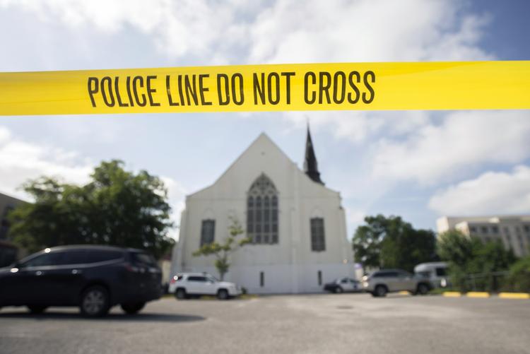 Afspærret. Det var i denne kirke i Charleston i South Carolina, at gerningsmanden skød og dræbte ni sorte kirkegængere onsdag aften. 