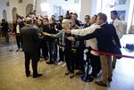 Regeringsdannelse. Kongelig undersøger Venstres formand Lars Løkke Rasmussen taler med pressen før forhandlinger med Dansk Folkepartis leder Kristian Thulesen Dahl. 