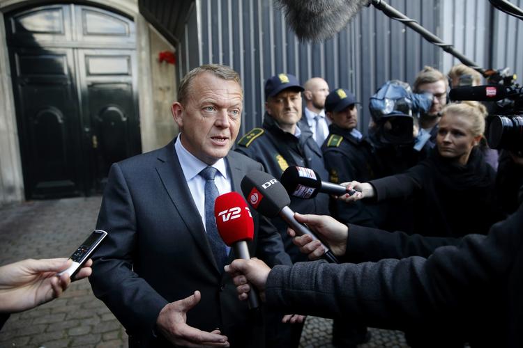 Svært. Lars Løkke Rasmussen har fået et snævert flertal og skal nu forsøge at danne en regering. Det kræver en ny tur hos dronningen, ør han kan gå videre med forhandlingerne. 