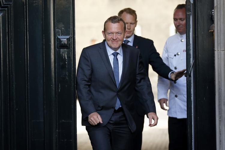 Dronningerunde. Da Løkke fredag blev udnævnt til kongelig undersøger efter den første dronningerunde, var det med mandat til at danne en flertalsregering. Denne gang forventes det, at han vil få et bredere mandat til at danne en mindretalsregering. Han skal forbi dronningen klokken 10. 