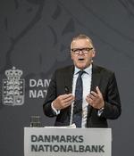 Opbremsning. Det er tid til at holde igen i den offentlige økonomi, lyder det fra Nationalbanken med chefen, Lars Rohde, i spidsen. 