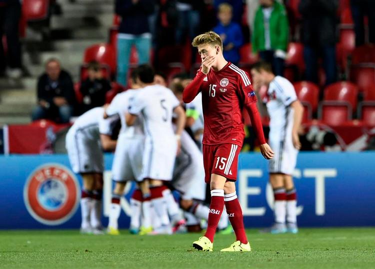 AV. Nicolaj Thomsen og resten af det danske U21-landshold skal bearbejde en tysk 3-0-lussing for at blive klar til den afgørende gruppekamp ved EM. 