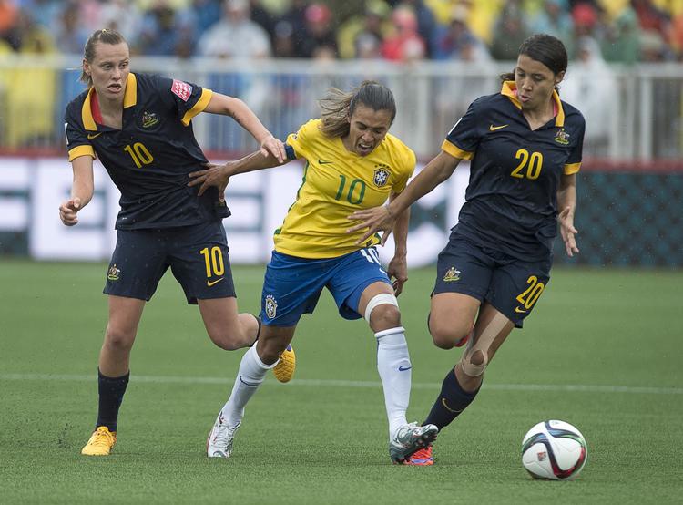 Klemt. Emily Van Egmond og Samantha Kerr passede grundigt på Marta og var på den måde med til at sende Brasilien ud af VM. 