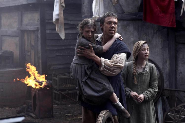 Branden. Andrew Buchan spiller bageren Thomas Farriner, hvis forglemmelse bliver fatal for byens indbyggere i tv-serien. 