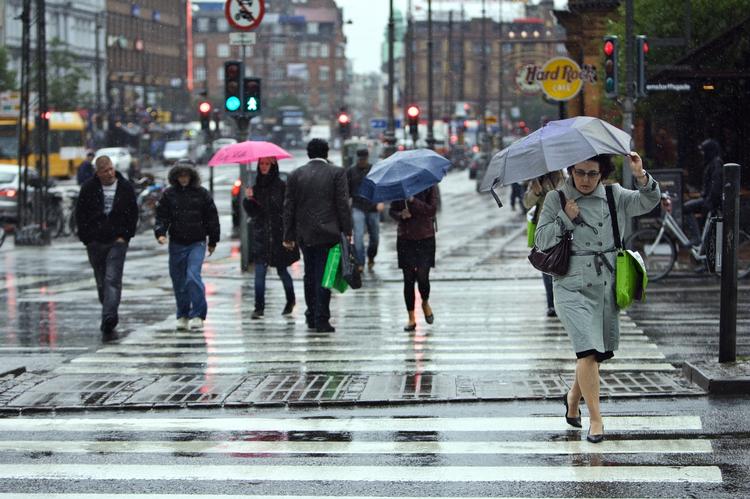 Regn. Det ustabile, kølige vejr forsætter ind i juli. 