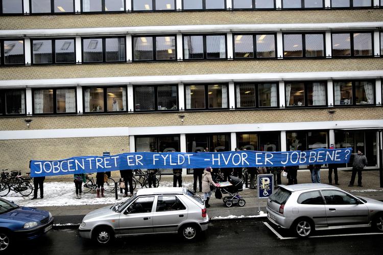 Pres. Flere kilder beskriver Dagpengekommissionens arbejde som konstruktivt og præget af en fælles vilje til at nå et resultat, men folketingsvalget og den uafklarede politiske situation har udskudt arbejdet. 
