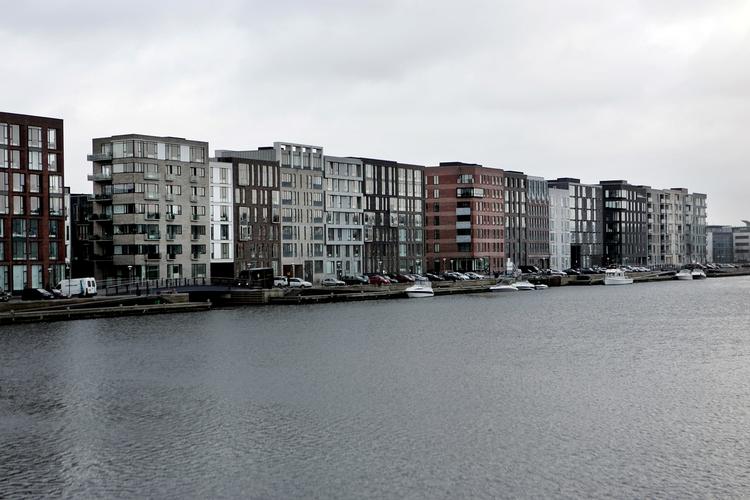 Prisfest. Alle landets regioner oplever prisstigninger på huse og lejligheder, men hovedstaden er for længst stukket af.  Her byggeriet Sluseholmen i Sydhavnen. 
