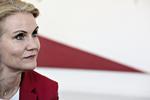 Fungerende. Fordi der endnu ikke er fundet en ny regering, bliver det fungerende statsminister Helle Thorning-Schmidt (S), der tager til EU-topmøde i Bruxelles torsdag og fredag. 