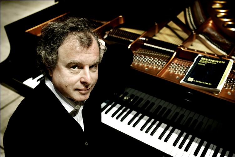 András Schiff har fundet det perfekte instrument til Schuberts klavermusik. 