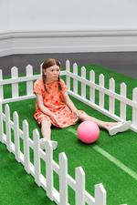 Uhygge. Fanget for evigt er der noget både hårrejsende og hjerteskærende over skulpturen, der har den uskyldige titel 'Legeplads'. 