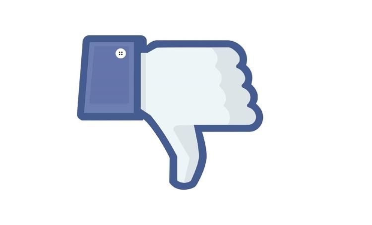 NEJ-HAT. Karen kan ikke lide når hendes venner på facebook praler med deres børns gode resultater. 