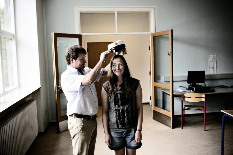 Huen. Det kan være fristede at fortælle sine Facebookvenner, når datteren eller sønnen scorer et flot snit ved studentereksamen, men det kan også presse andre. 