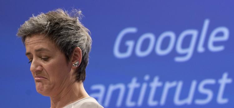 udfordrer. Margrethe Vestager har lagt sig ud med nogle af de største virksomheder, efter at hun sidste år tiltrådte som EU's nye konkurrencekommissær. Store amerikanske medier tegnede portrætter af hende, da hun gik i kødet på Google, som EU anklager for ulovligt at bruge sin dominerende position. 