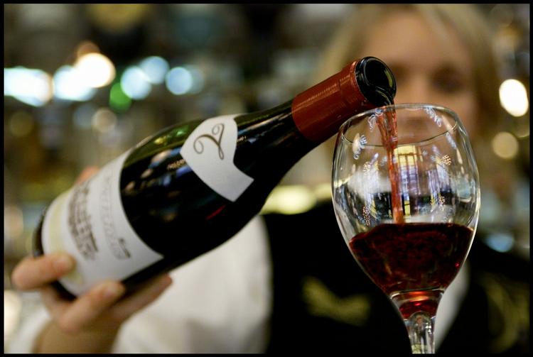 dråbe. Ugens vin er portugisisk med modne toner af tørret frugt. 