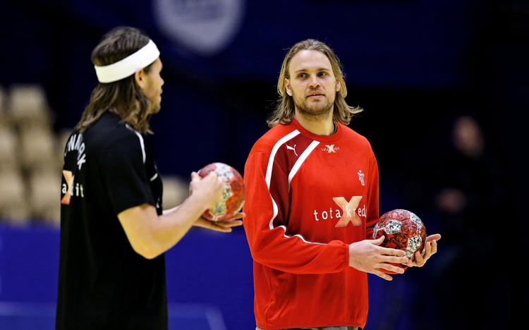 Genforening. Henrik Møllgaard  (th) og Mikkel Hansen kender hinanden fra landsholdet, hvor de hører til den hårde kerne. 