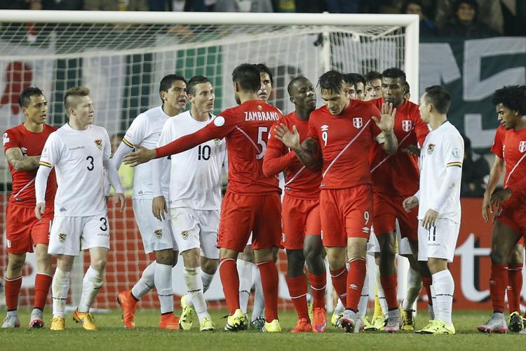 Drama. Peru er i semifinalen efter sejr over Bolivia på 3-1. 