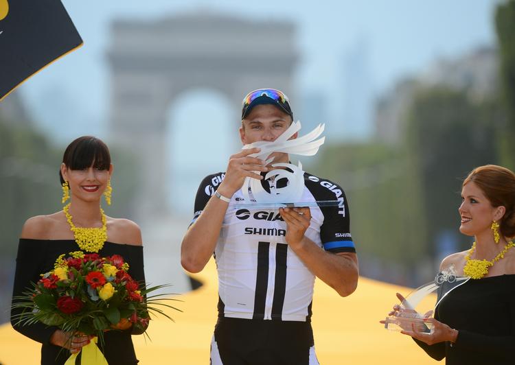 Nedtur. Kittel er ude af Touren, inden der overhovedet er trådt i pedalerne. 