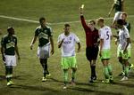 Farvel. Clint Dempsey rev dommerens notesbog i stykker. Det koster ham nu en lang karantæne. 