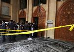 eksplosion. En IS-tilhænger udstyret med en selvmordsbombe tog mindst 25 mennesker med i døden, da bomben eksploderede i Imam al-Sadeq-moskeen i Kuwait. 