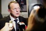 Regeringsdannelse. Lars Løkke Rasmussen har besluttet at danne en smal Venstre-regering. Her er han på vej ind til aftenens forhandlinger. 