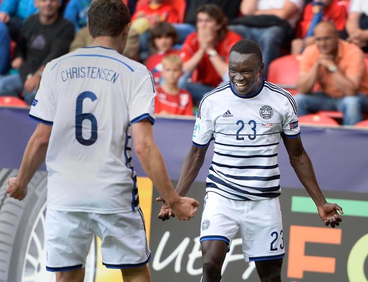 tåspark. Pione Sisto (th.) jubler efter 2-1-målet mod Tjekkiet, hvor Andreas Christensen (tv.) også havde en god med i klumpspillet. 