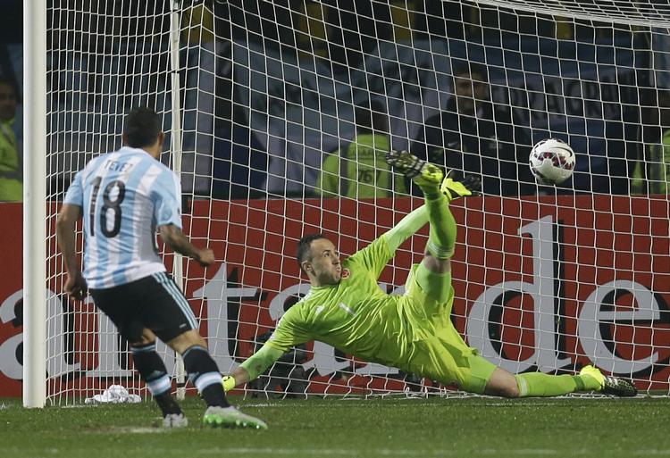 Matchvinder. Argentina måtte ud i en straffesparkskonkurrence mod Colombia ved semifinalen i Copa America. Her afgjorde Carlos Tevez opgøret. 