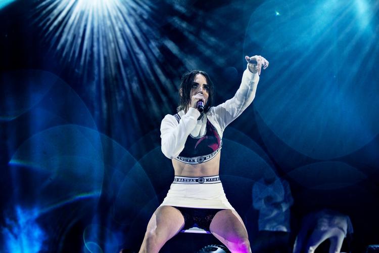 Kampstilling. Mø gæstede scenen og leverede sit og Major Lazers store hit 'Lean On' 