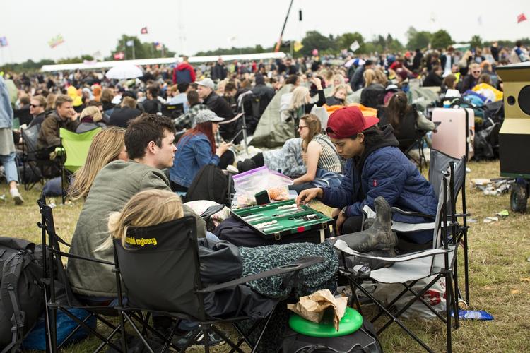 Ventetid. Festivalgæster er parate til at finde det helt rigtige sted at campere i den kommende uge. 